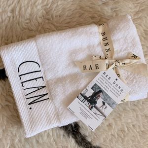 Rae Dunn Set of 2 Fingertip towels